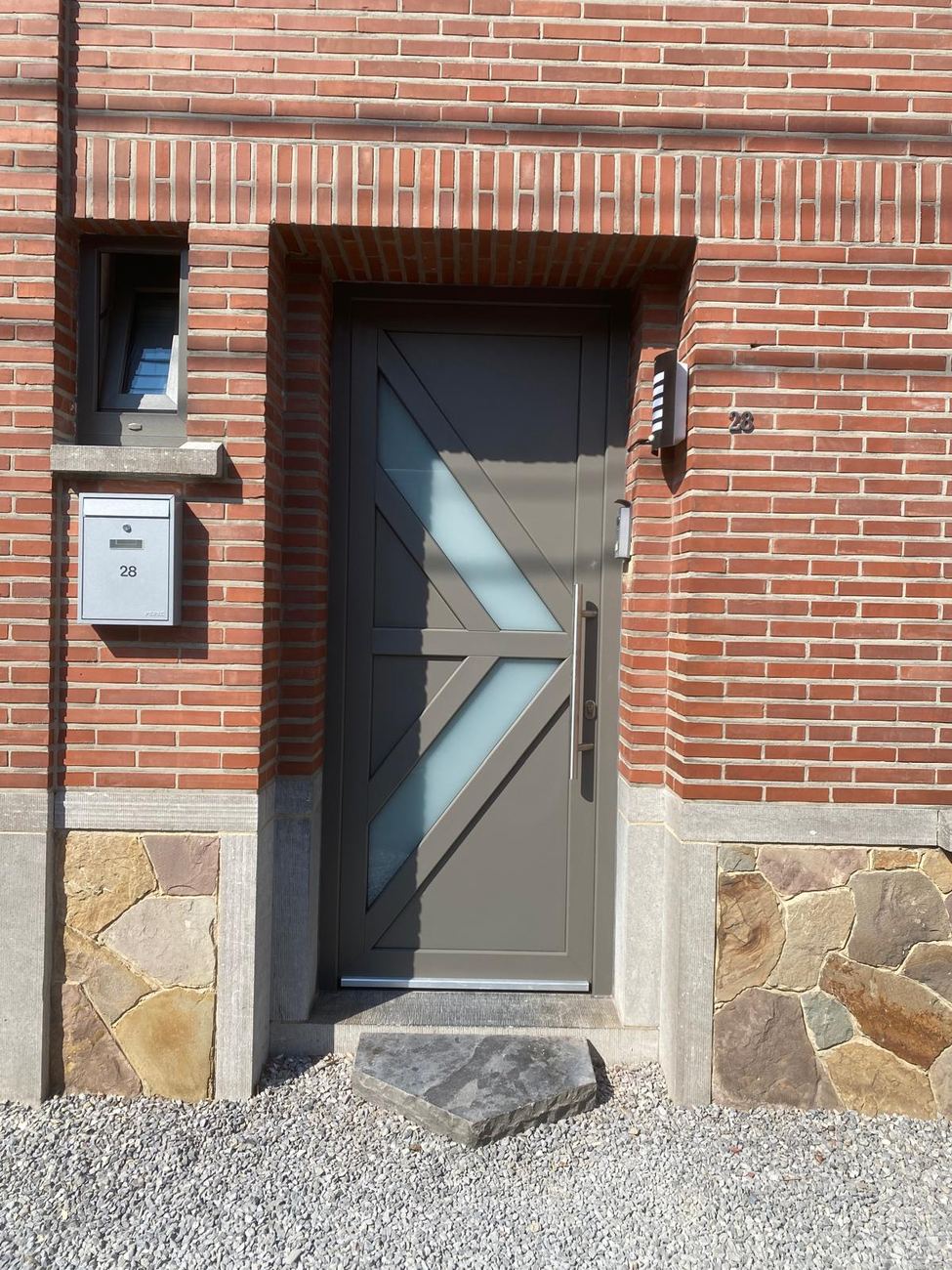 Porte d'entrée posée par Performance Home à Charleroi